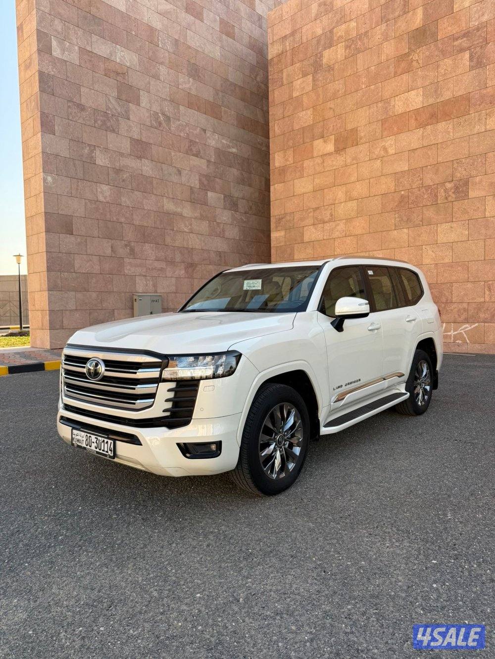 لاند كروز ايرو تون تيربو 2024 بحاله الوكاله عداد 84 الف1