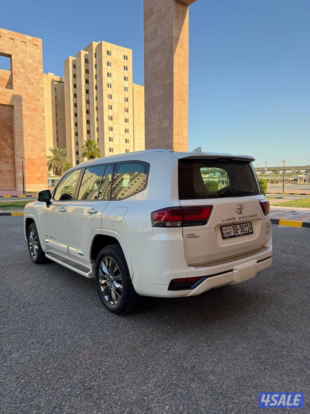 لاند كروز ايرو تون تيربو 2024 بحاله الوكاله عداد 84 الف3