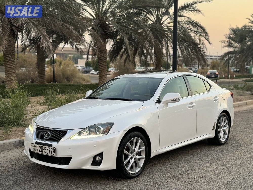لكزس IS300 موديل 2012 بحاله ممتازه جدا0