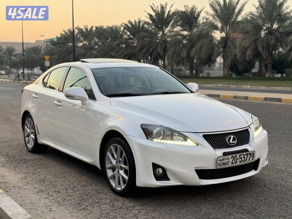 لكزس IS300 موديل 2012 بحاله ممتازه جدا1