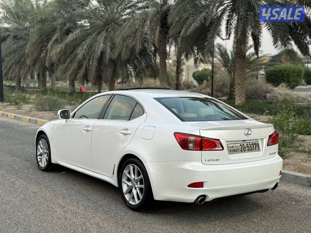 لكزس IS300 موديل 2012 بحاله ممتازه جدا4