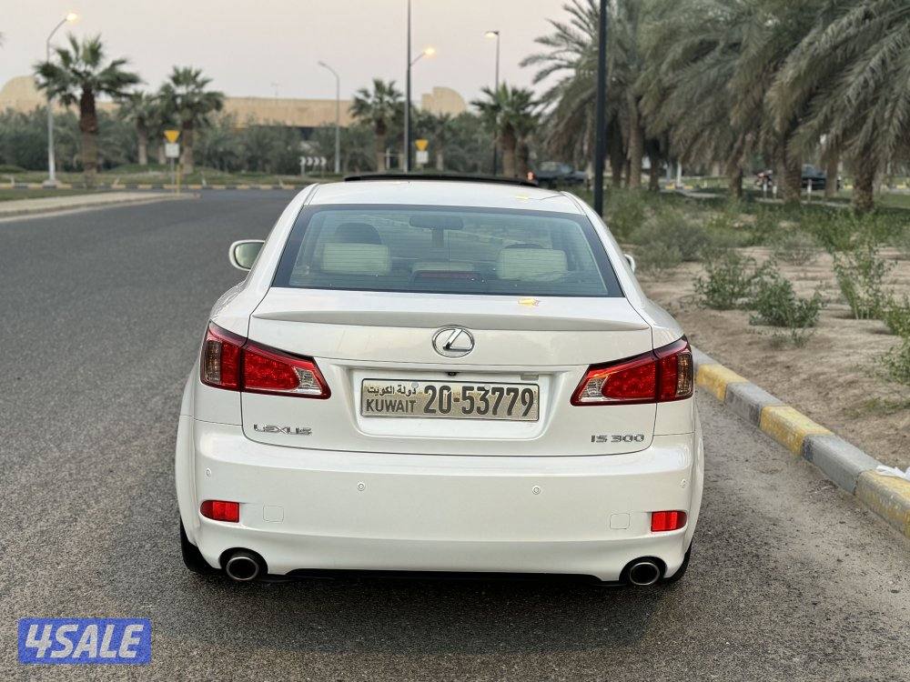 لكزس IS300 موديل 2012 بحاله ممتازه جدا5