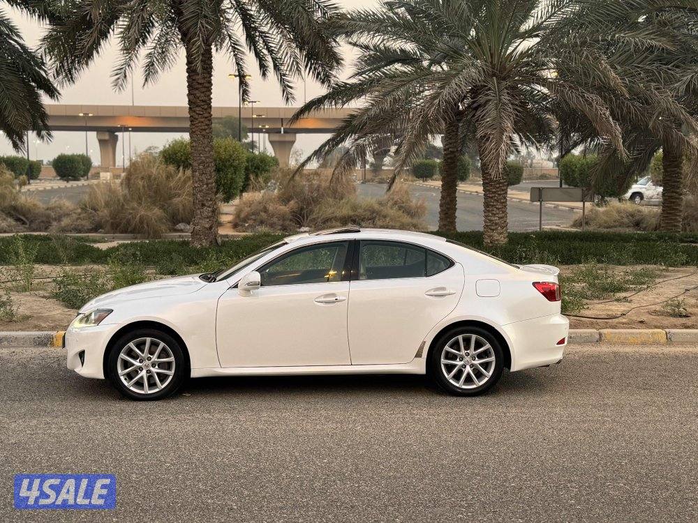 لكزس IS300 موديل 2012 بحاله ممتازه جدا6