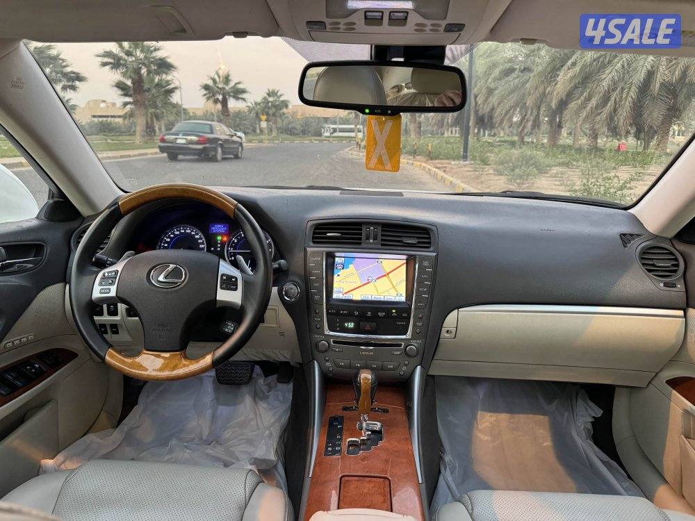 لكزس IS300 موديل 2012 بحاله ممتازه جدا7