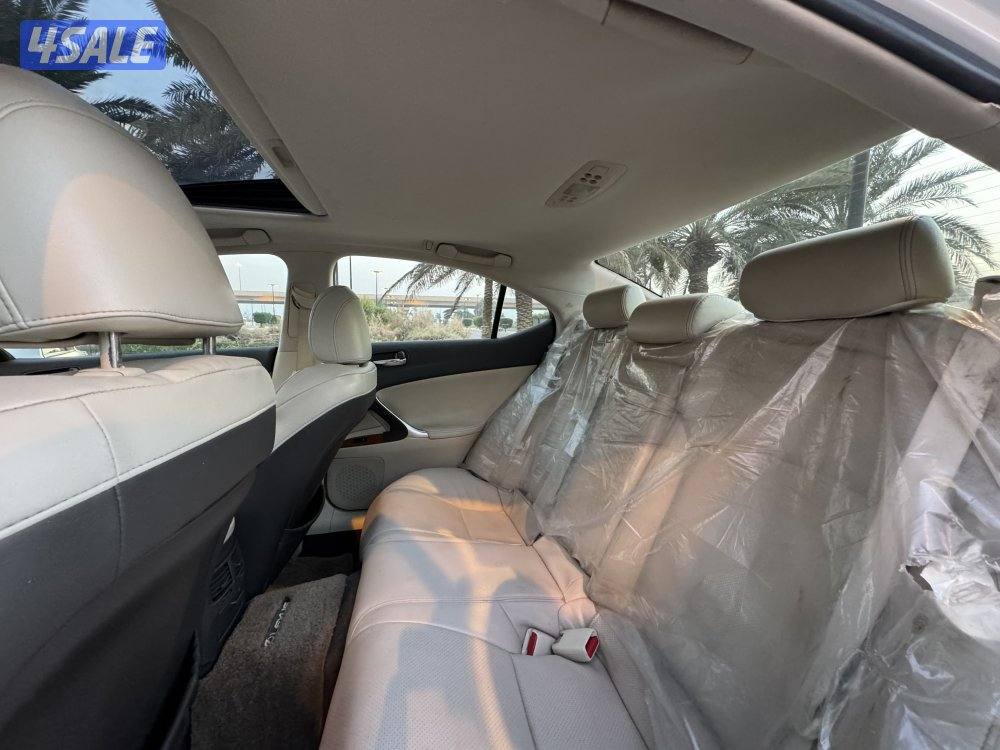 لكزس IS300 موديل 2012 بحاله ممتازه جدا8