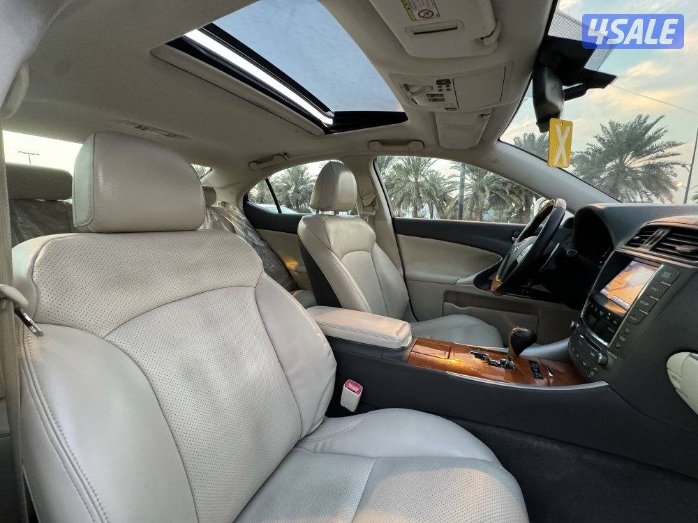 لكزس IS300 موديل 2012 بحاله ممتازه جدا10