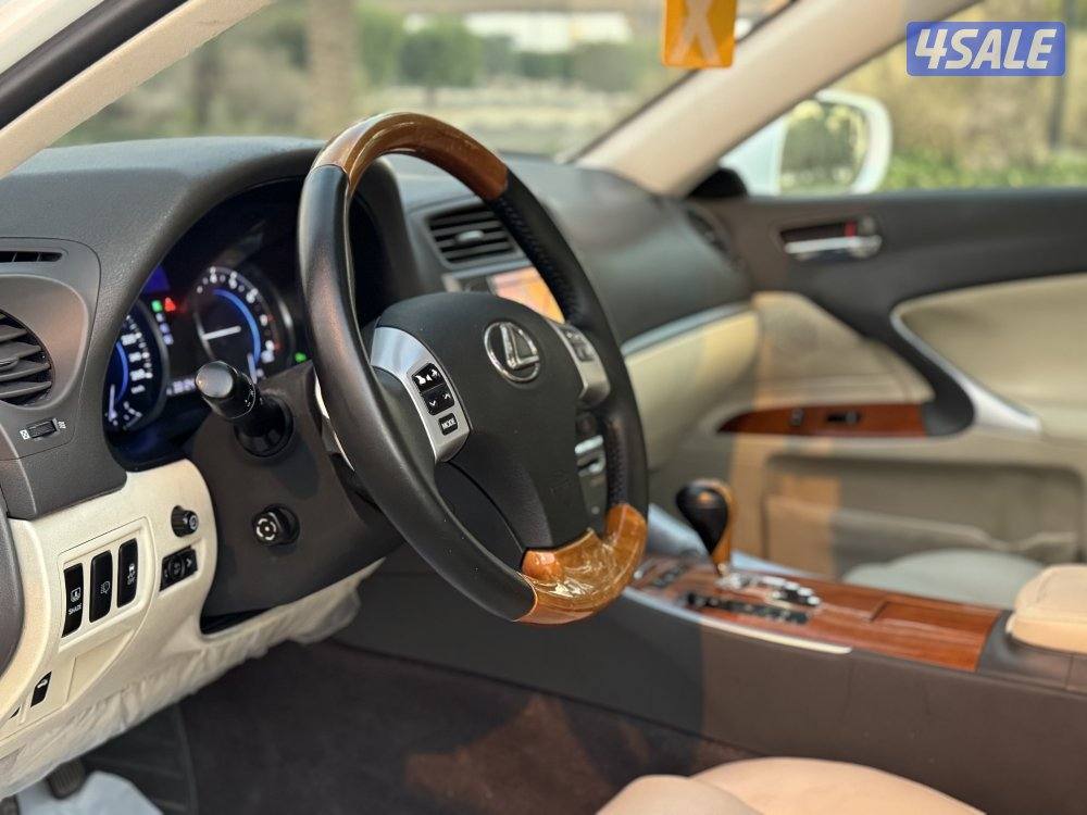 لكزس IS300 موديل 2012 بحاله ممتازه جدا12