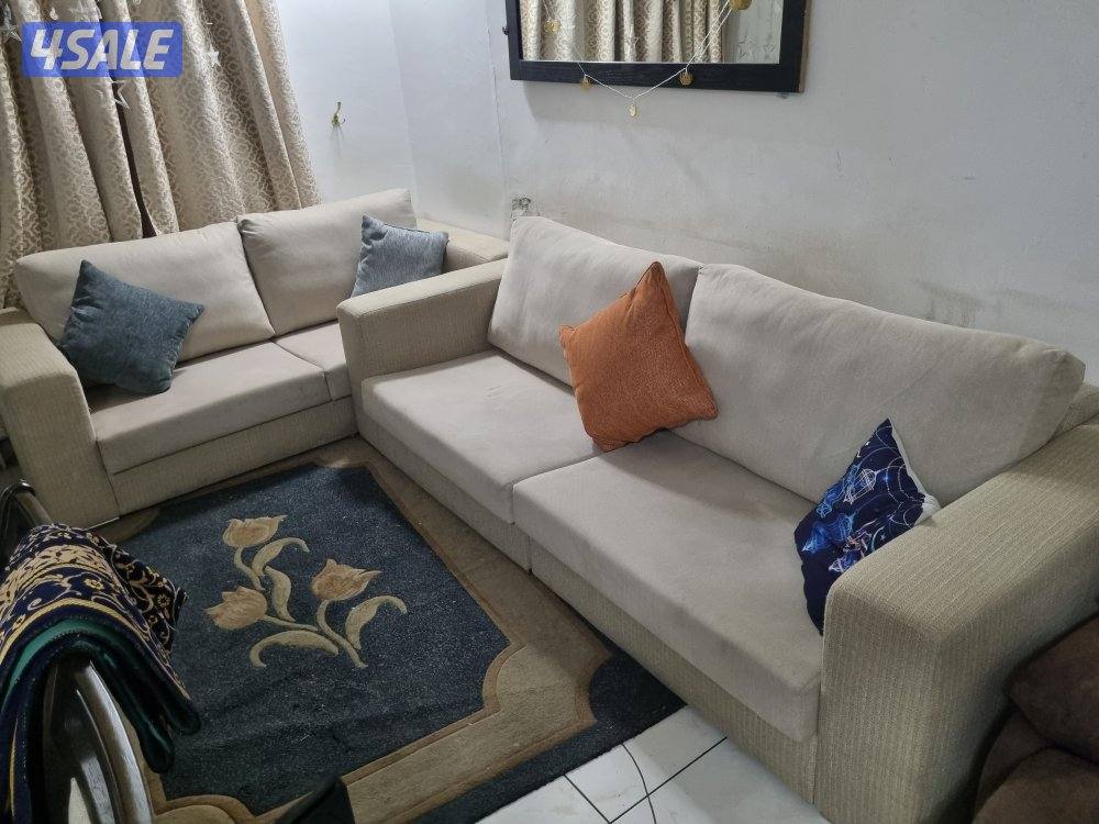 طقم انتريه بحالة ممتازه قابل للغسيل مع كرسي امريكي قابل للفتح0