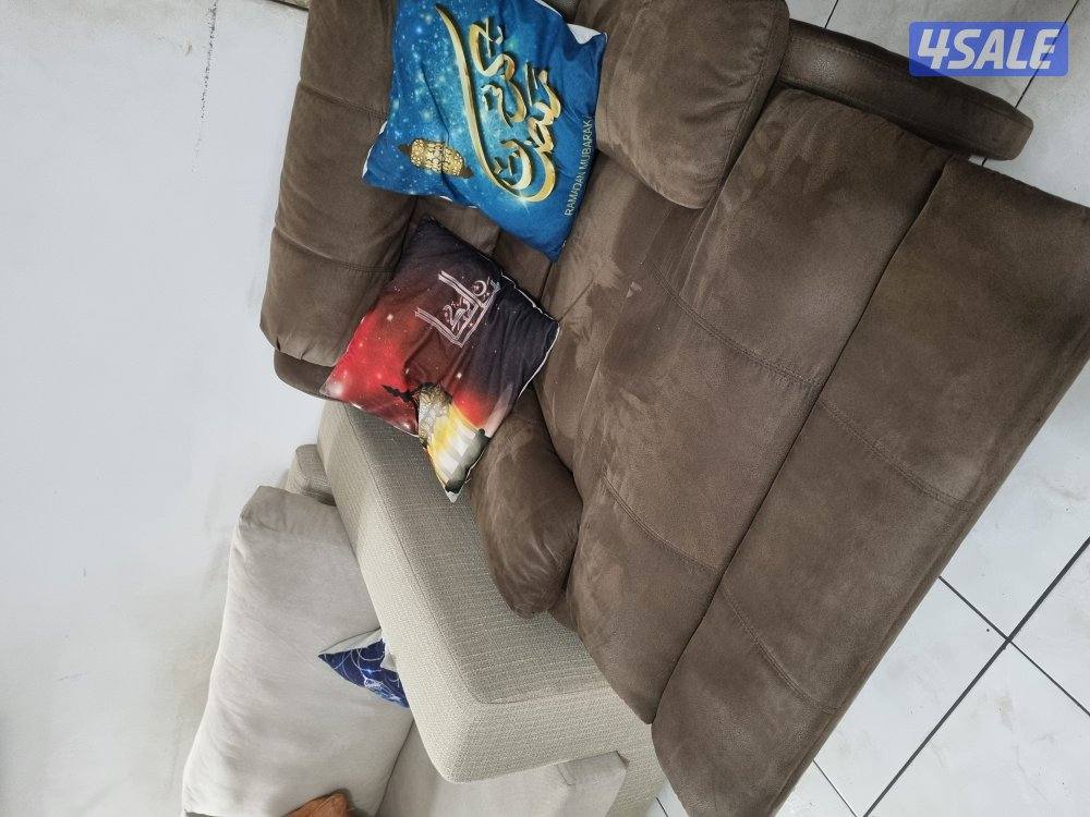 طقم انتريه بحالة ممتازه قابل للغسيل مع كرسي امريكي قابل للفتح2