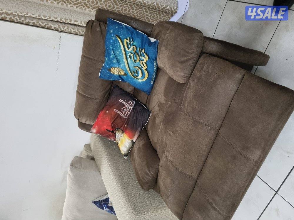 طقم انتريه بحالة ممتازه قابل للغسيل مع كرسي امريكي قابل للفتح5