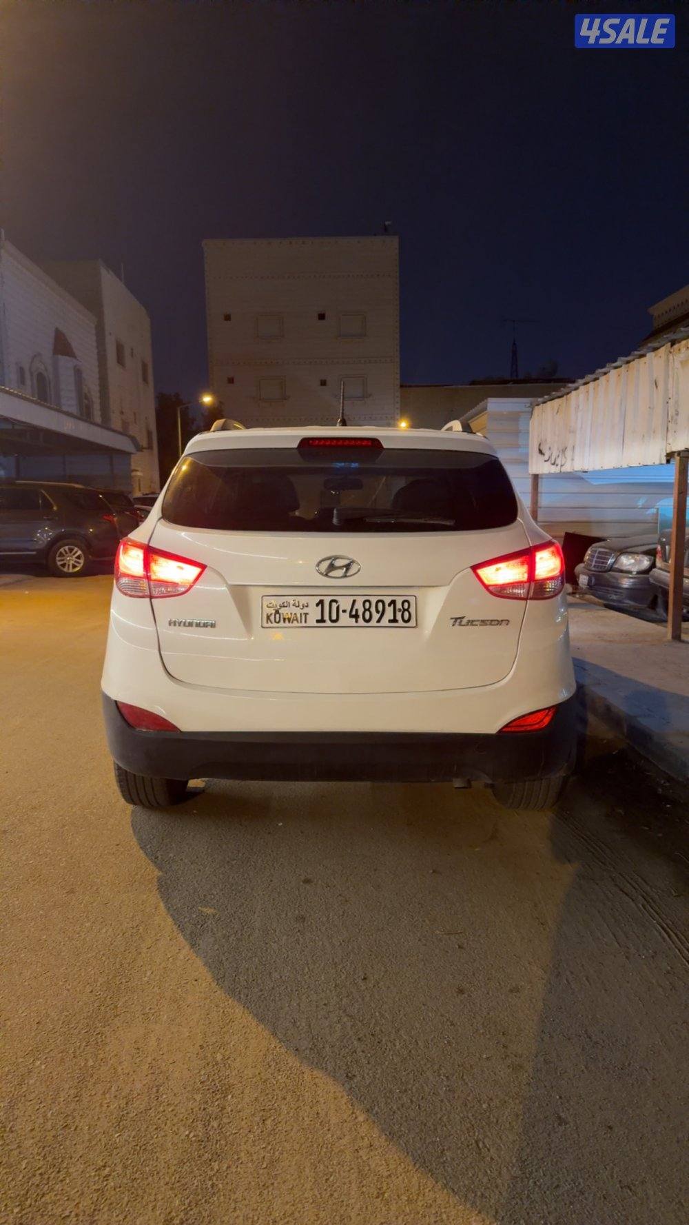 للبيع جيب توسان ٢٠١١ لون ابيض ماشي ٢٧٠0