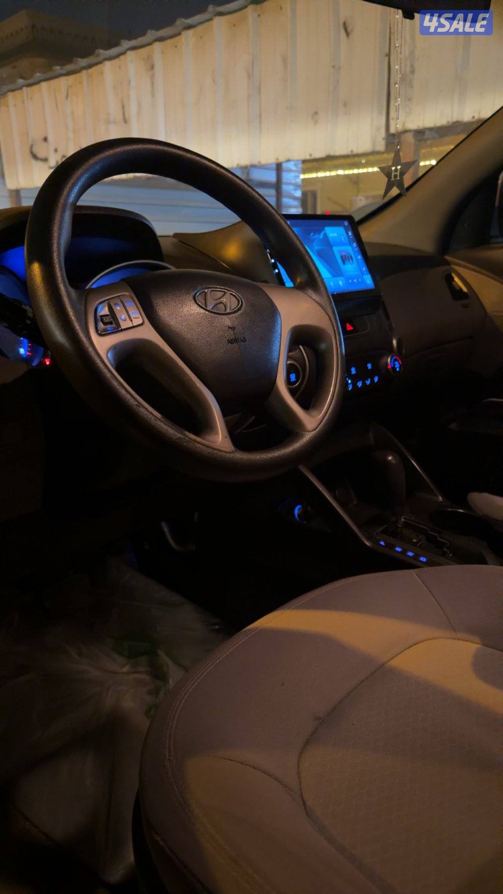 للبيع جيب توسان ٢٠١١ لون ابيض ماشي ٢٧٠3