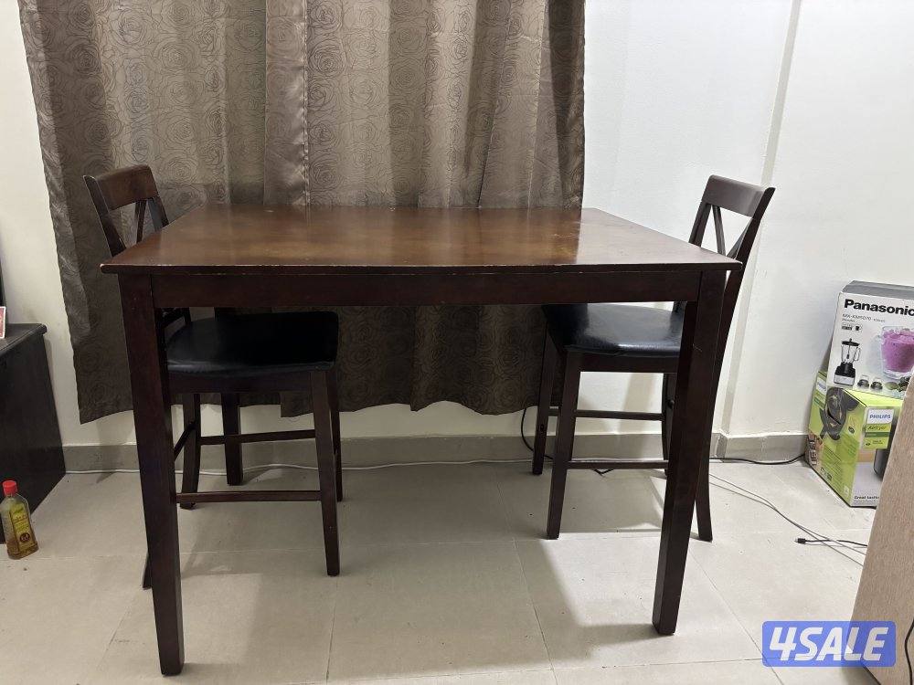 Dining Table with 4 chairs in very good condition for sale0