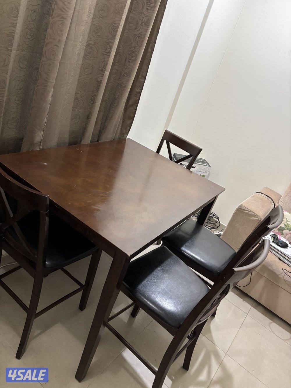 Dining Table with 4 chairs in very good condition for sale1