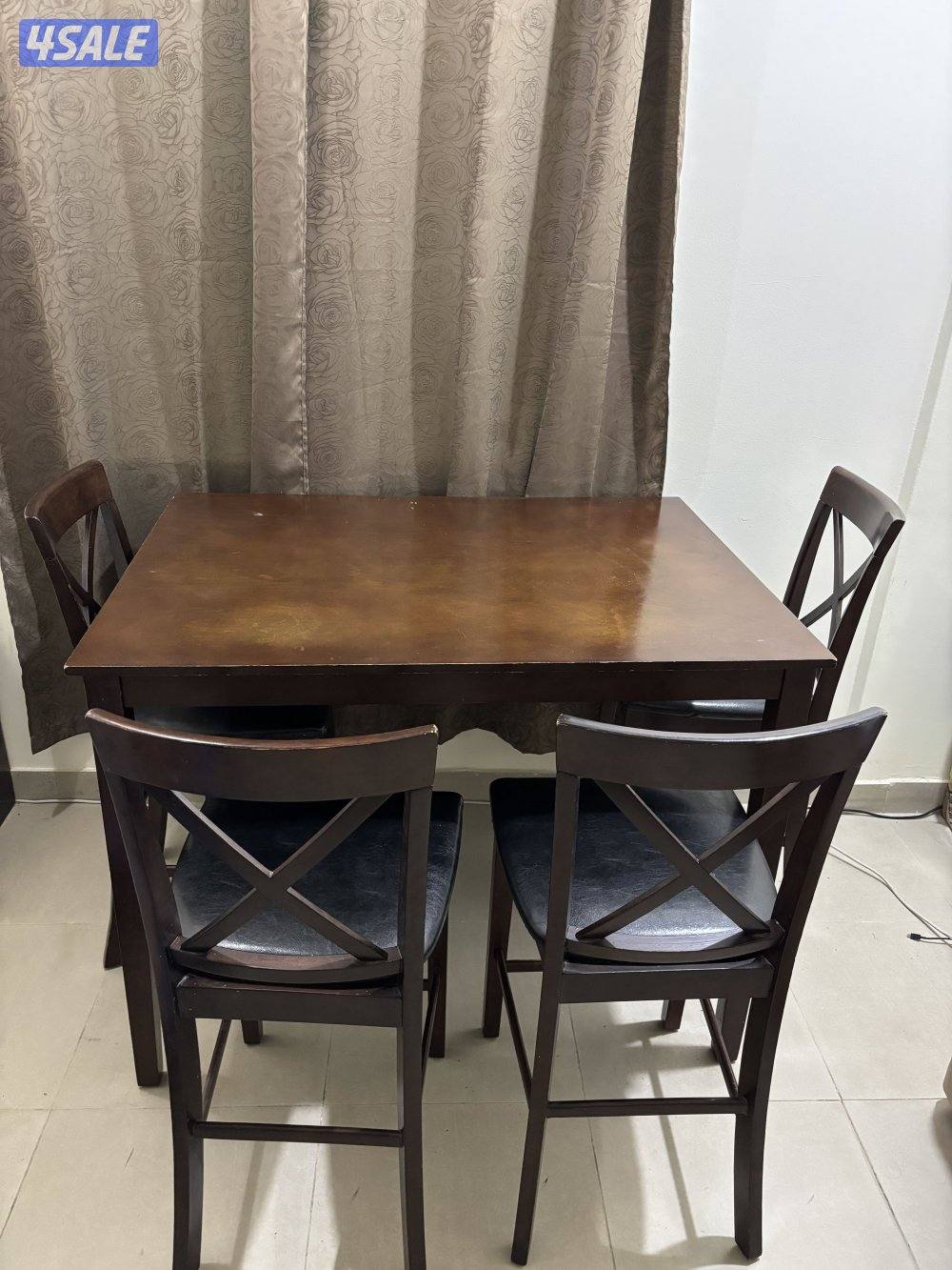 Dining Table with 4 chairs in very good condition for sale2
