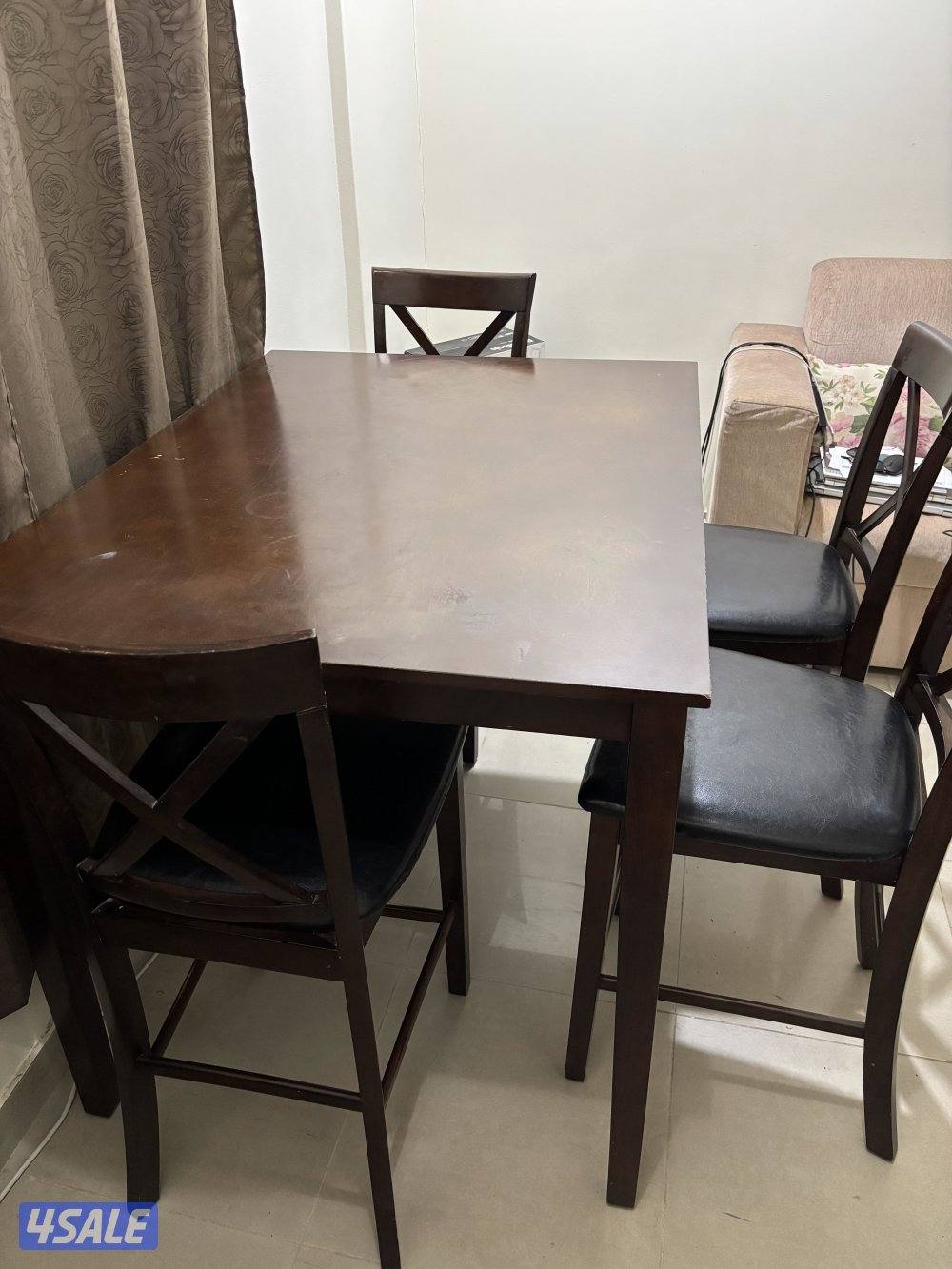 Dining Table with 4 chairs in very good condition for sale3
