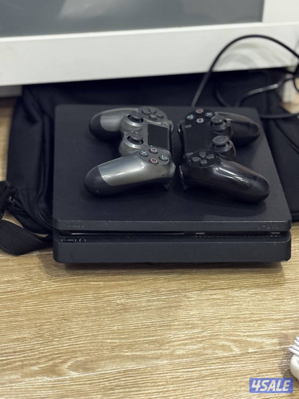 بلاستيشن فور استعمال نظيف وجديد وكلمنا نقولك كم السومه عليها0