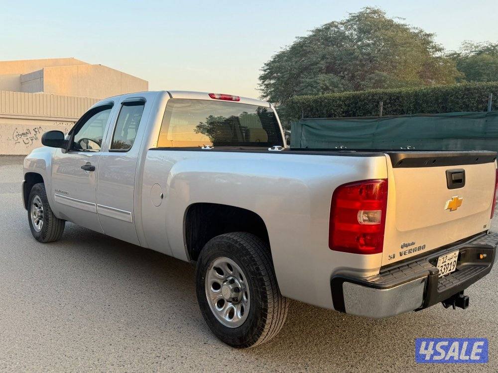 للبيع وانيت سيلفرادو موديل 20132