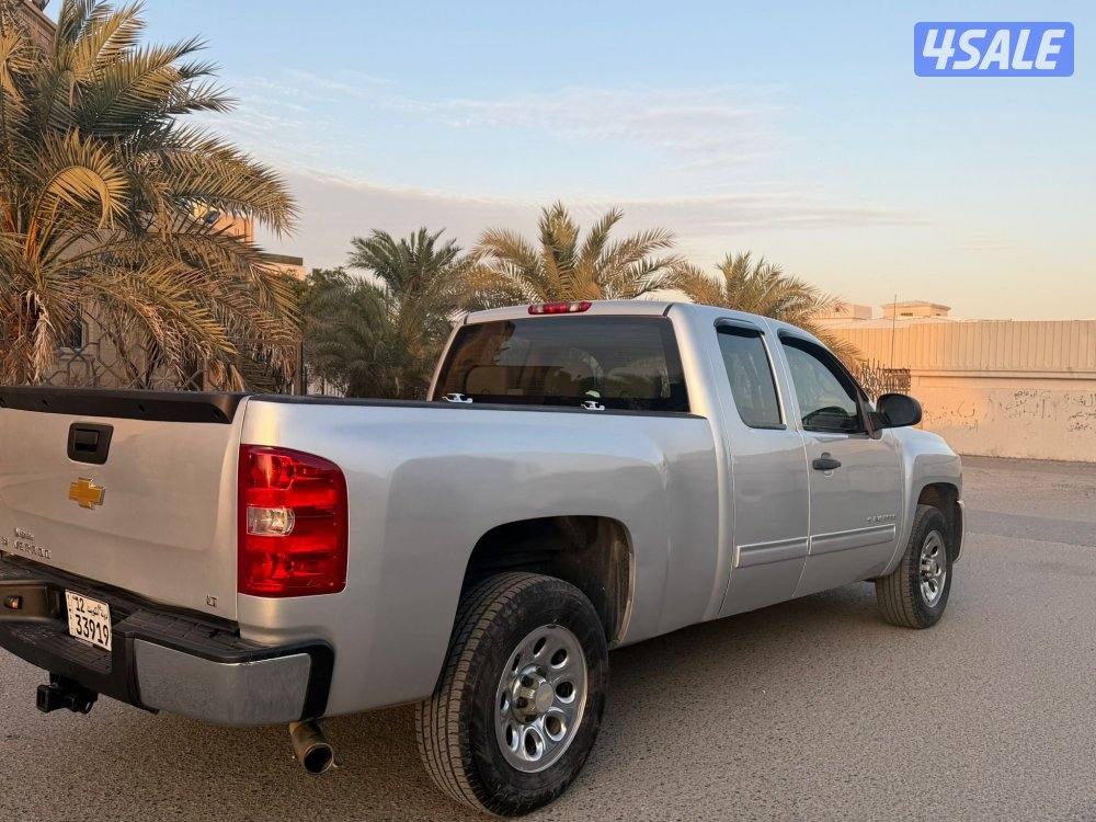 للبيع وانيت سيلفرادو موديل 20133