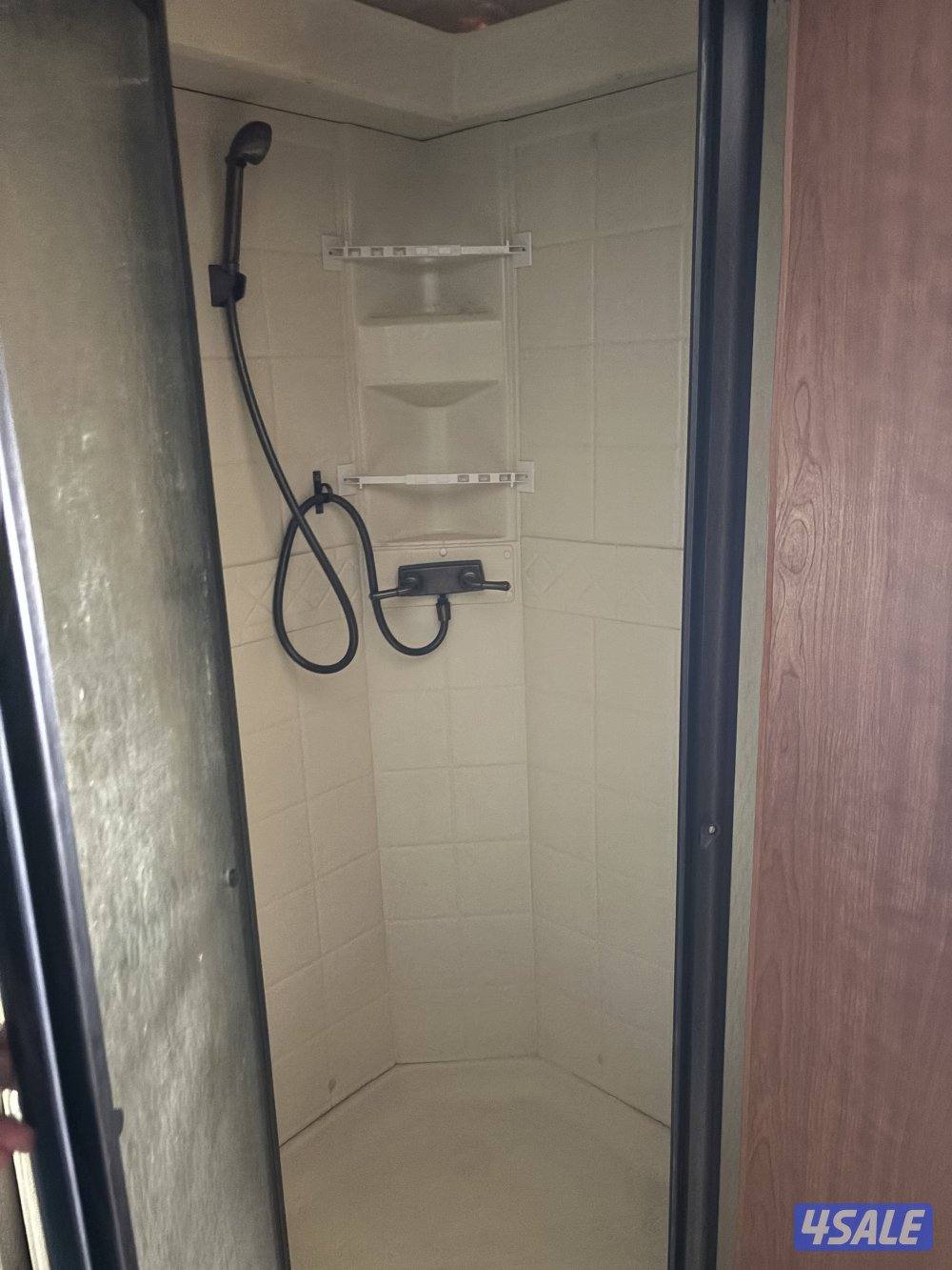 للبيع كرفان فورد كلاس c1