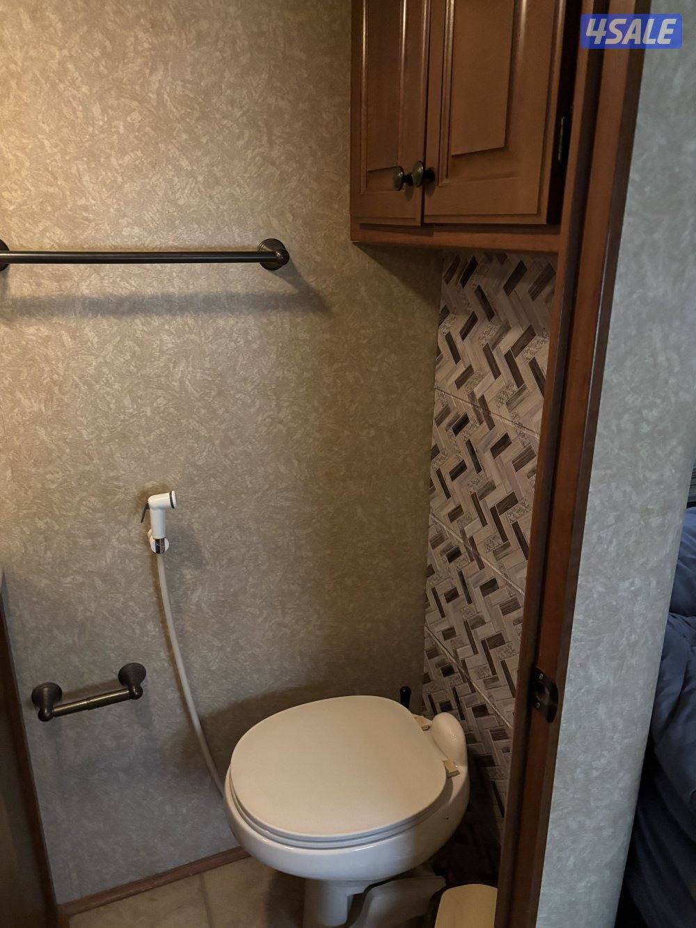 للبيع كرفان فورد كلاس c4