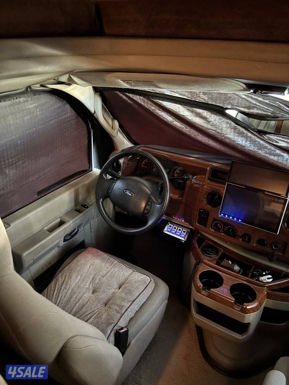 للبيع كرفان فورد كلاس c7