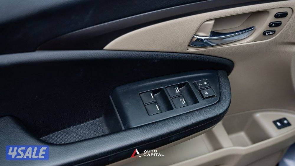 Honda Pilot MRV AWD 3.5L V6 - 3 rpws 7 seater2