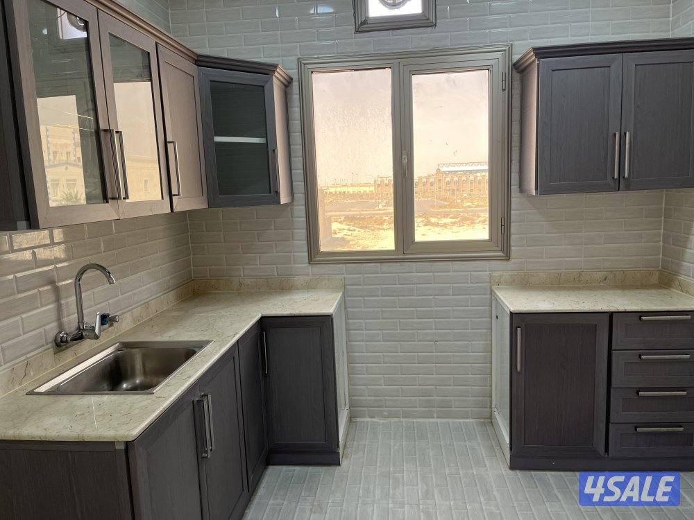 للايجار شقه كبيره صاله و٣ غرف نوم منهاماستر ومطبخ راكب وغرفه غساله2