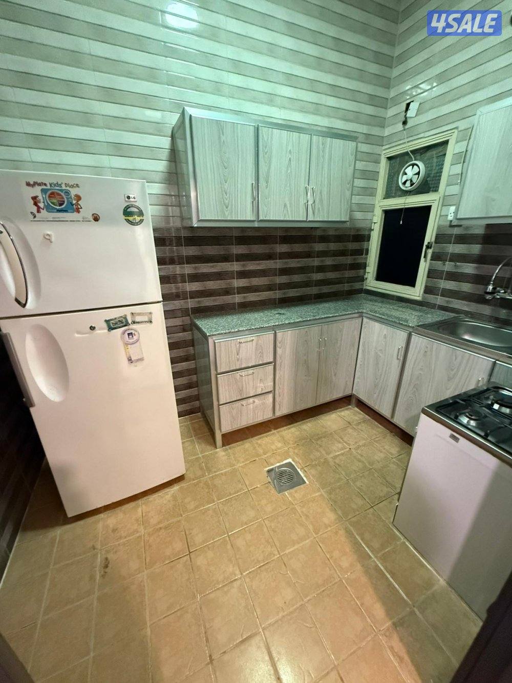 شقق للايجار خلو وفاضي غرفة وصالة ومطبخ وحمام تشطيب سوبر لوكس4