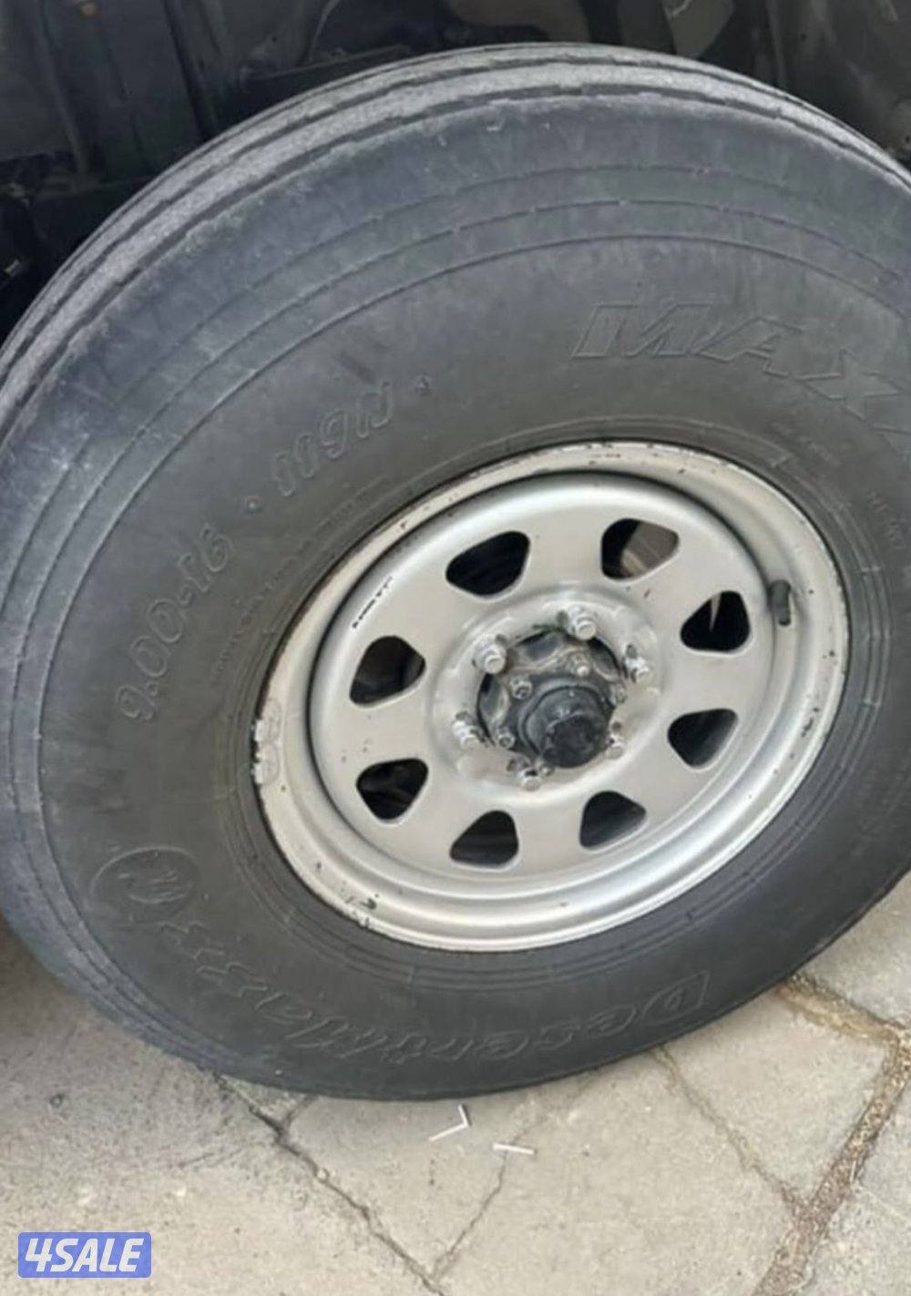 للبيع ٤ رنقات سفاري حجم ١٦ مع بوالين نص عمر0