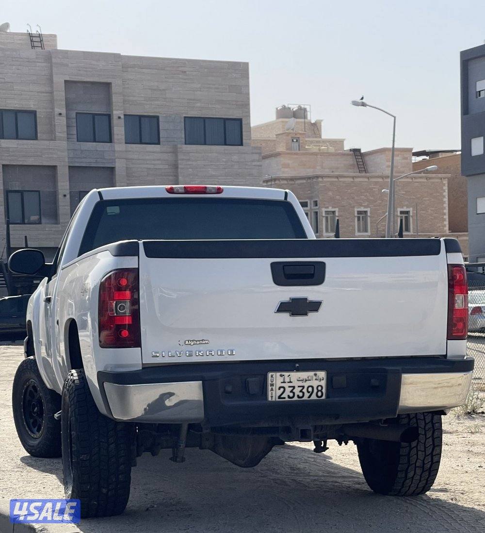 للبيع سلفرادو اتش دي ٢٥٠٠ مديل ٢٠١٣ ماشي ٣٦٢ الف3