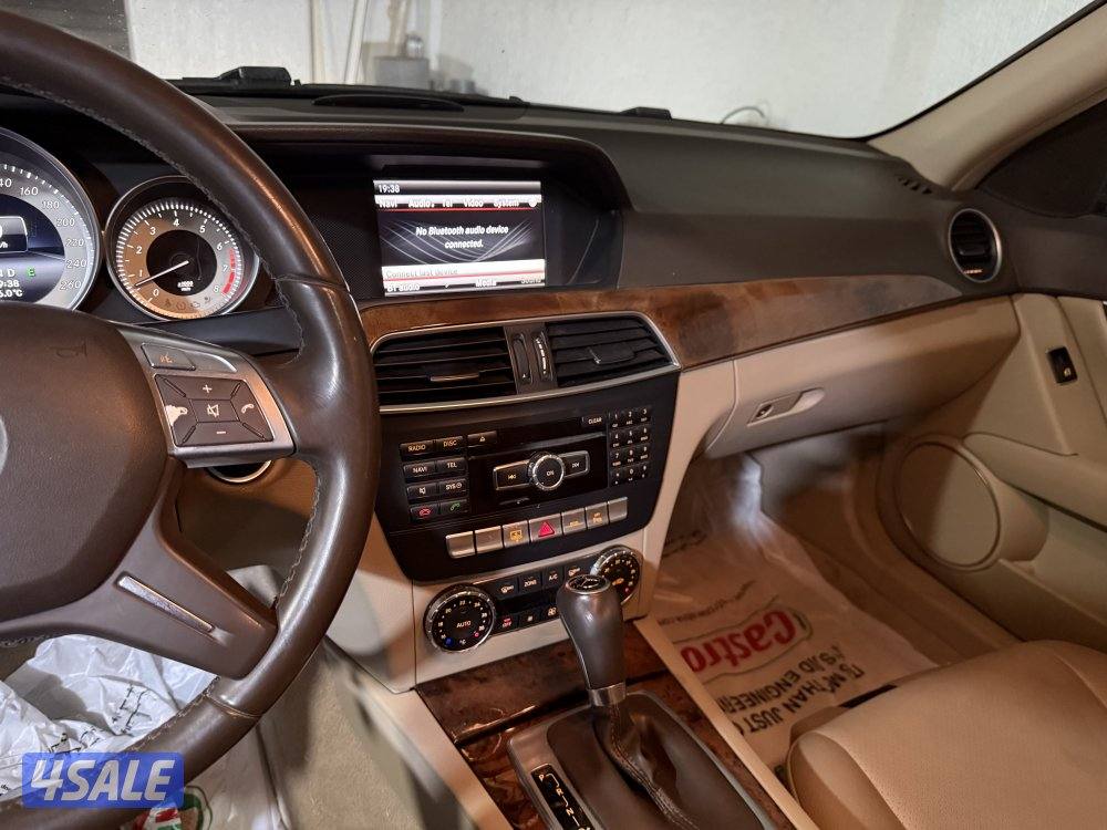 للبيع مرسيدس c2004