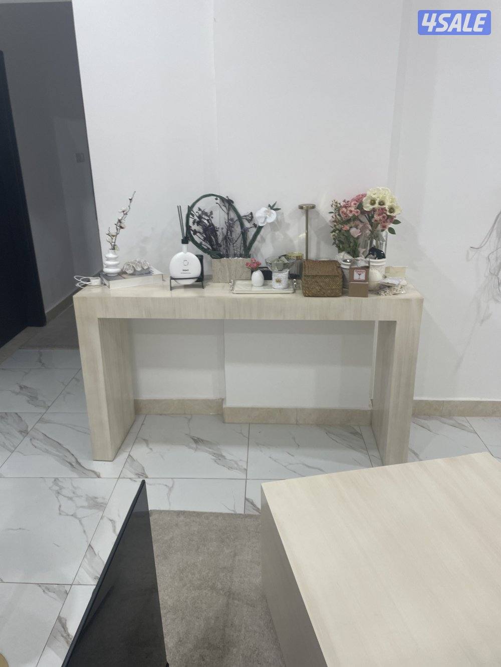 للبيع طاولتين مستعمله3