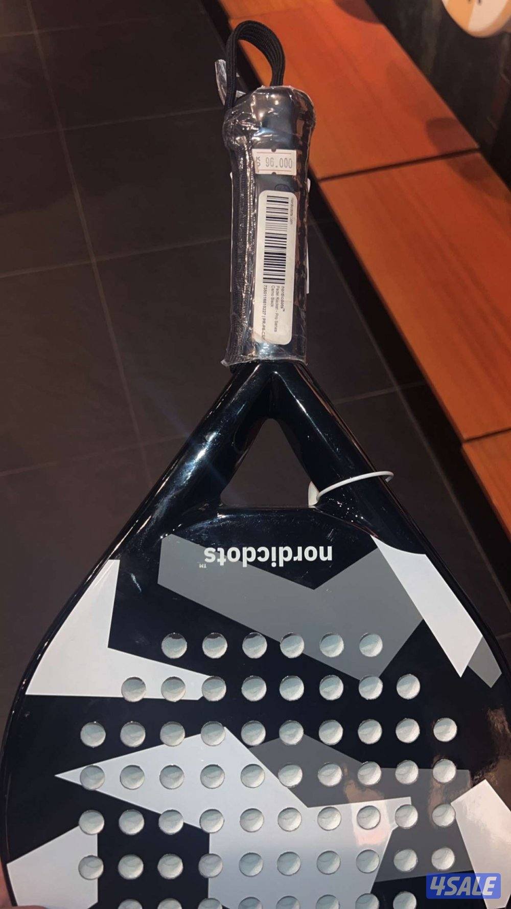 مضرب حق لعبت البادل  ممتاز حجم M  خفيف الوزان0