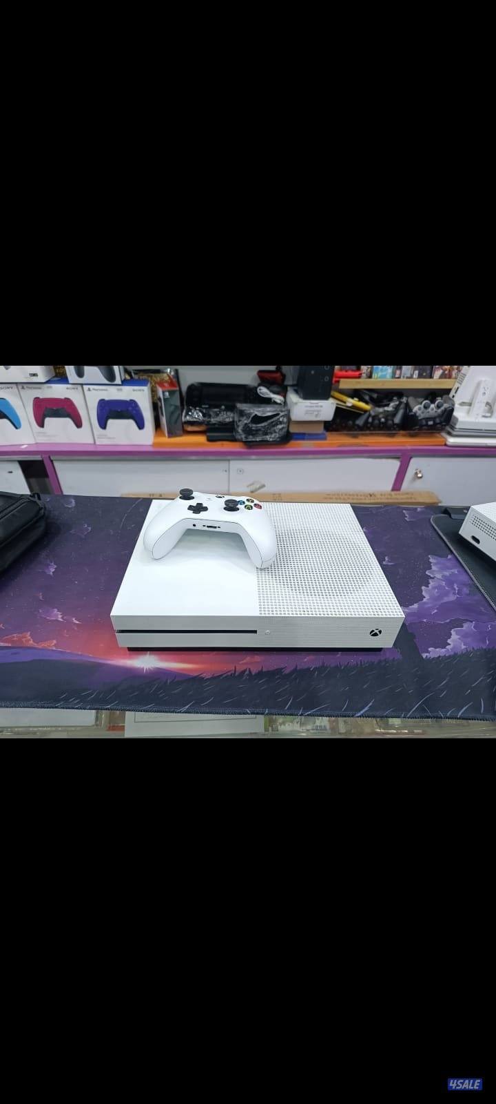 للبيع اكسبوكس سيرس ون فيها فورزها وفيها حساب مهكر0