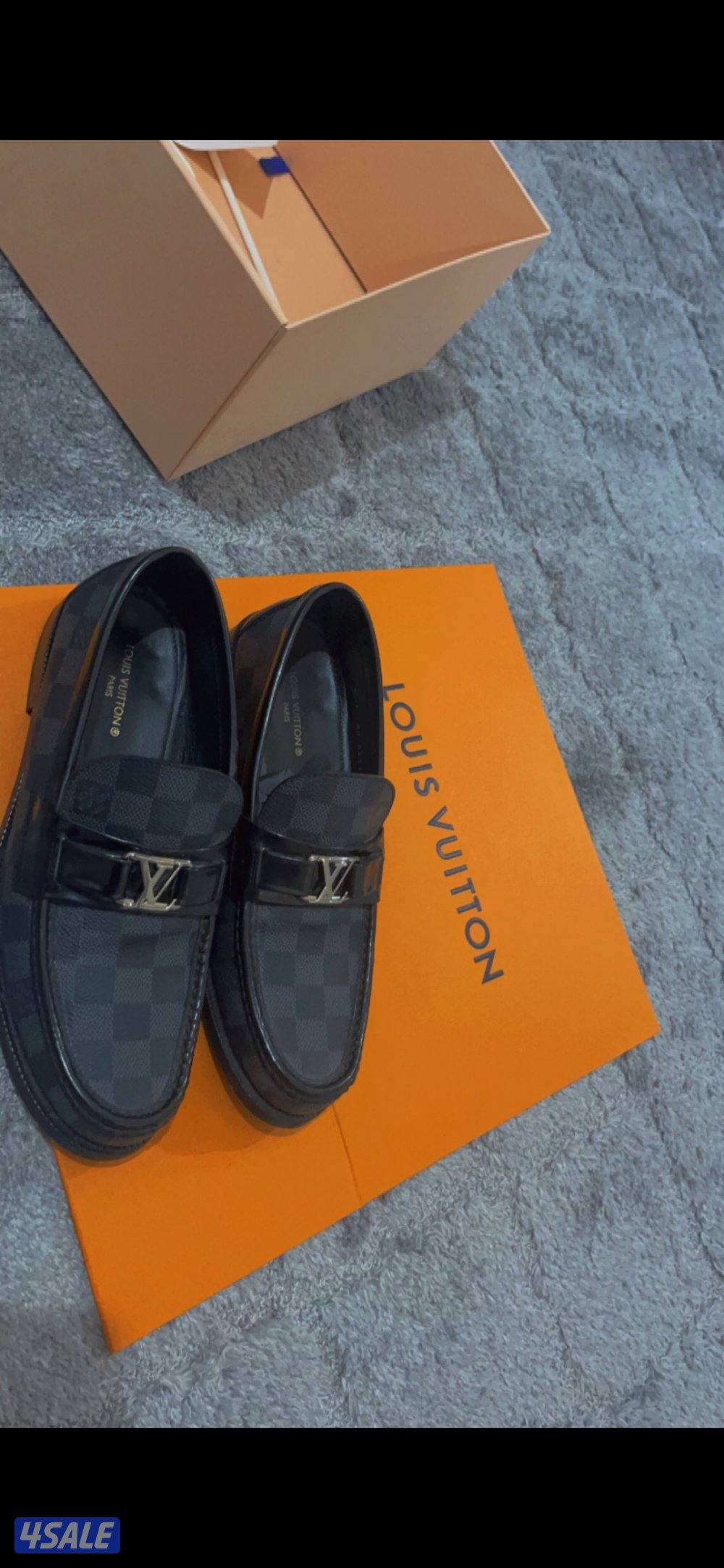 للبيع حذاء LV0