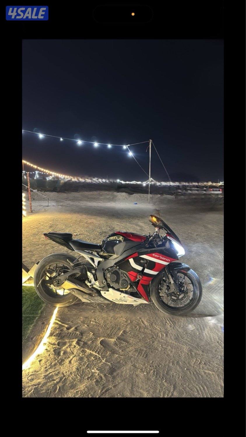 للبيع CBR 1000 RR0