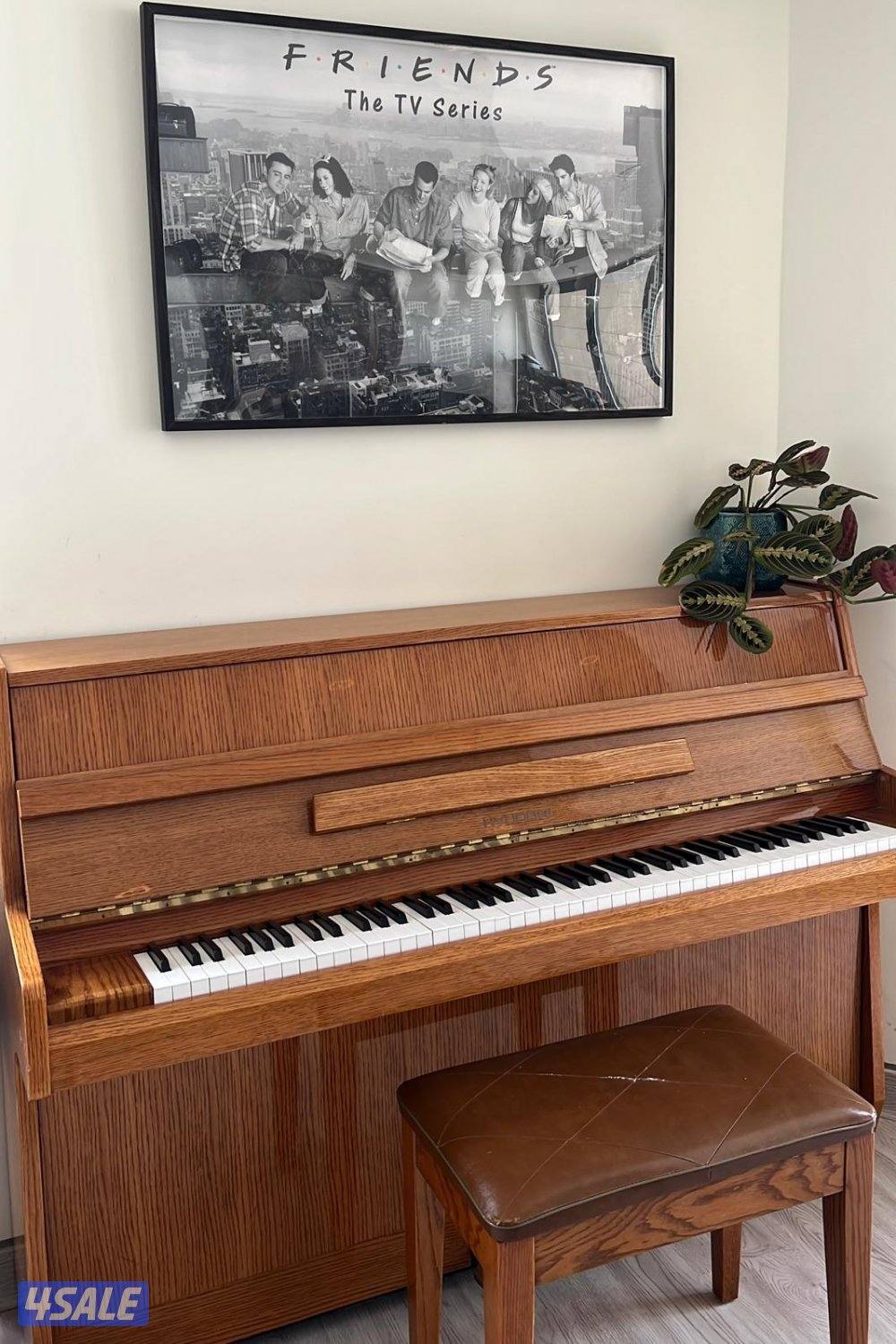 hyundai U810 piano - بيانو هيونداي خشبي0