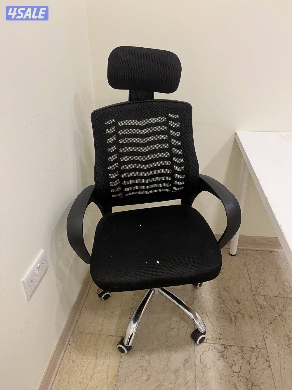 مكتب وكرسي1