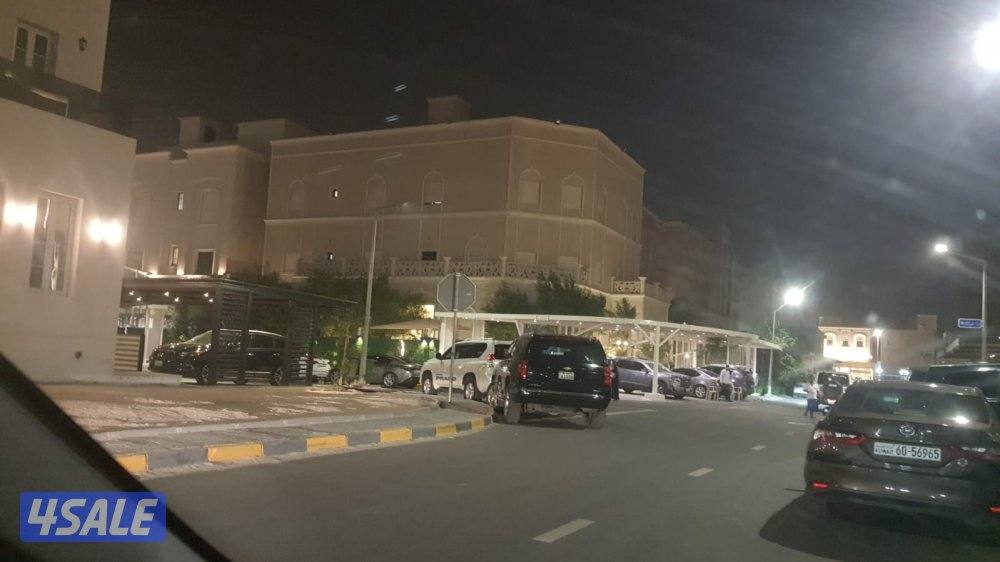 شقه للايجار في غرب عبدالله مبارك 3 غرف وغرفه ع0