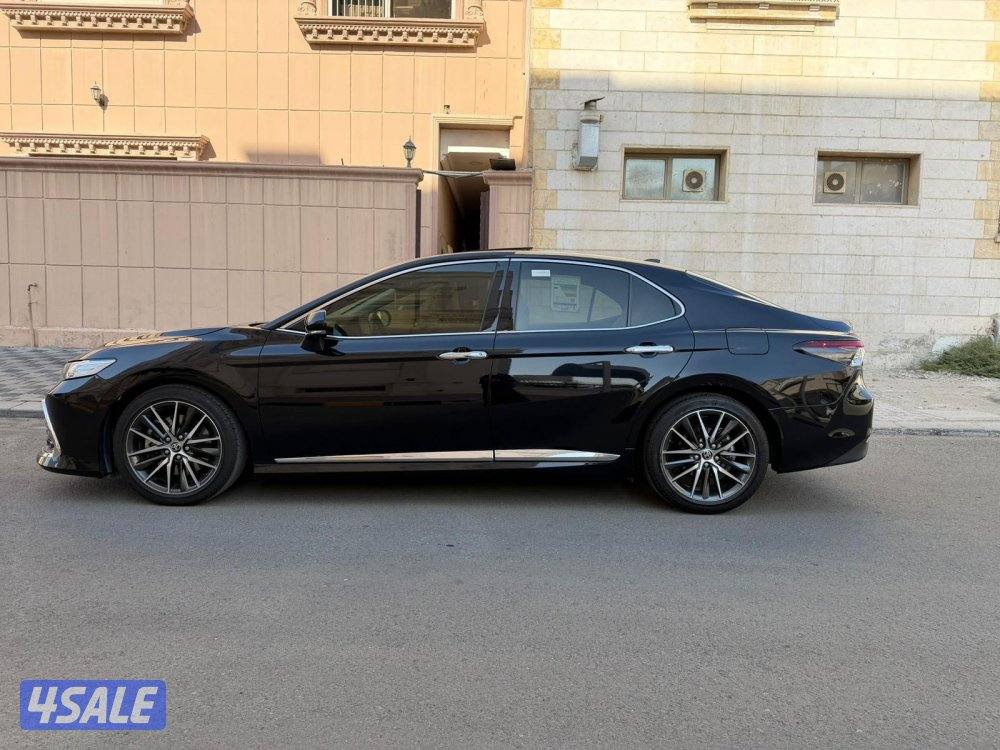 كامري لمتيد 2023 6V الساير بحاله الوكاله عداد 47 الف0