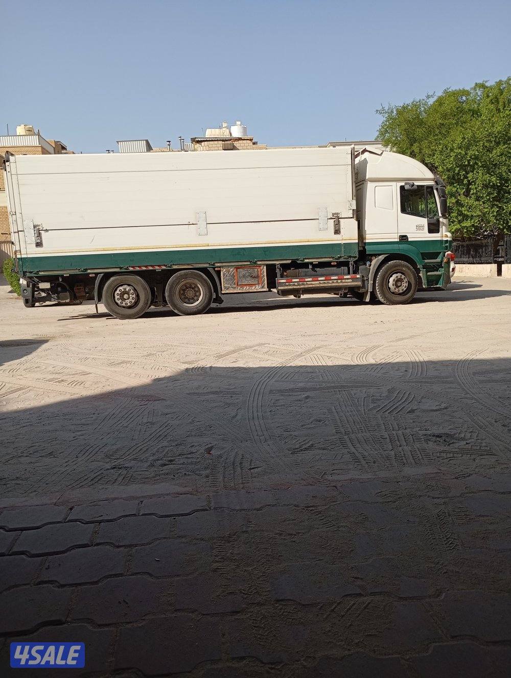 للبيع شاحنه لوري ايفكو 20062