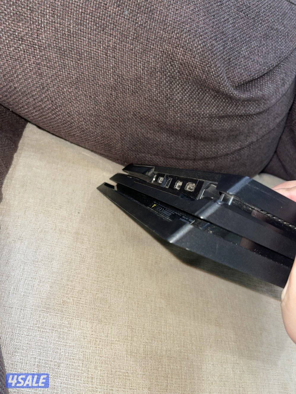 PS4 pro for sale with two controllers2
