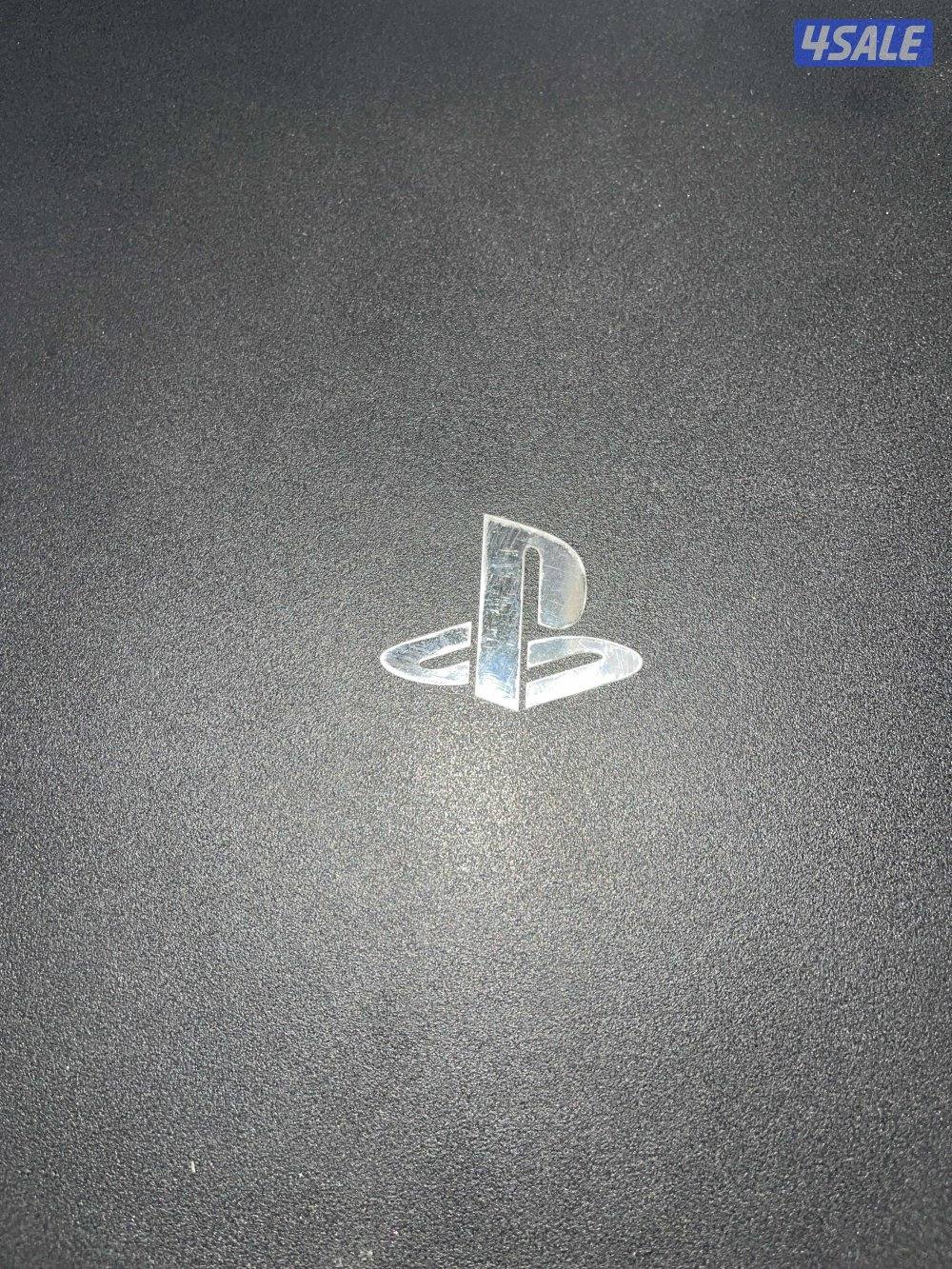 PS4 pro for sale with two controllers3