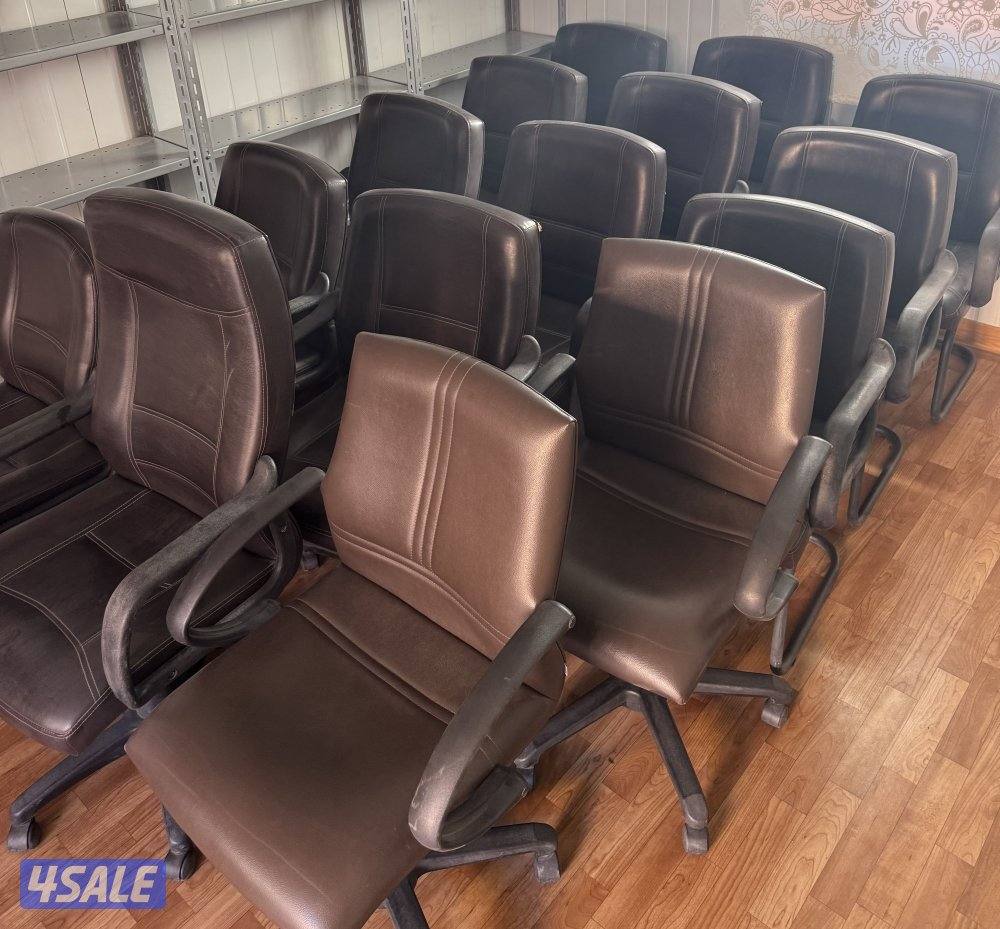 للبيع عدد ١٦ كرسي مكتبي ثابت و متحرك0