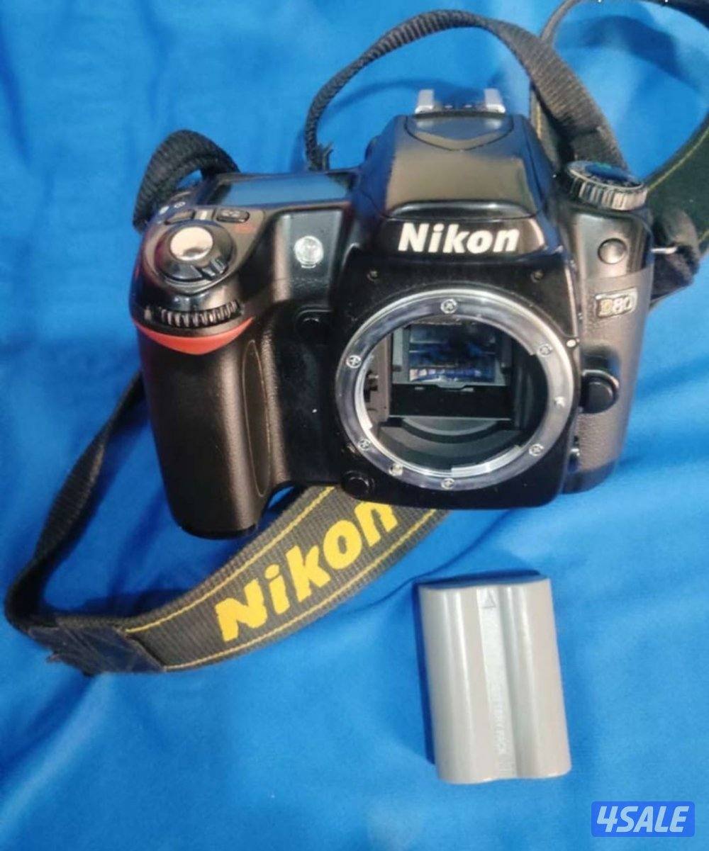 نيكون 80 بدي فقط مع بطاريه0