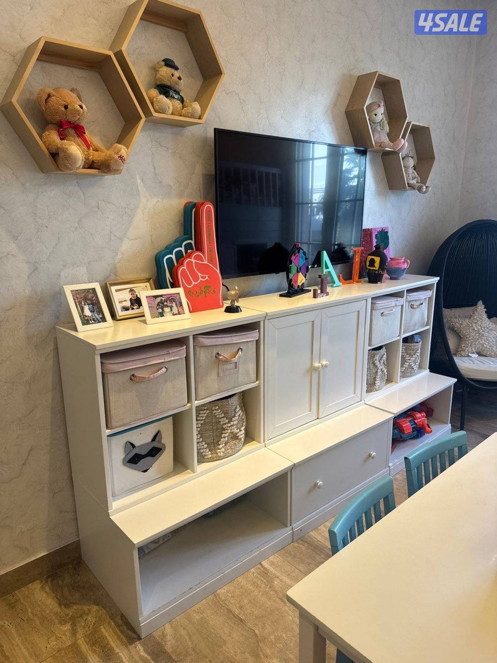 Samsung TV with TV stand0