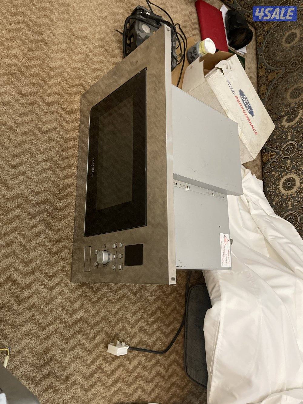 للبيع فرن ماركة بوش اصلي مقاس ٦٠/٦٠ ومكرويف5