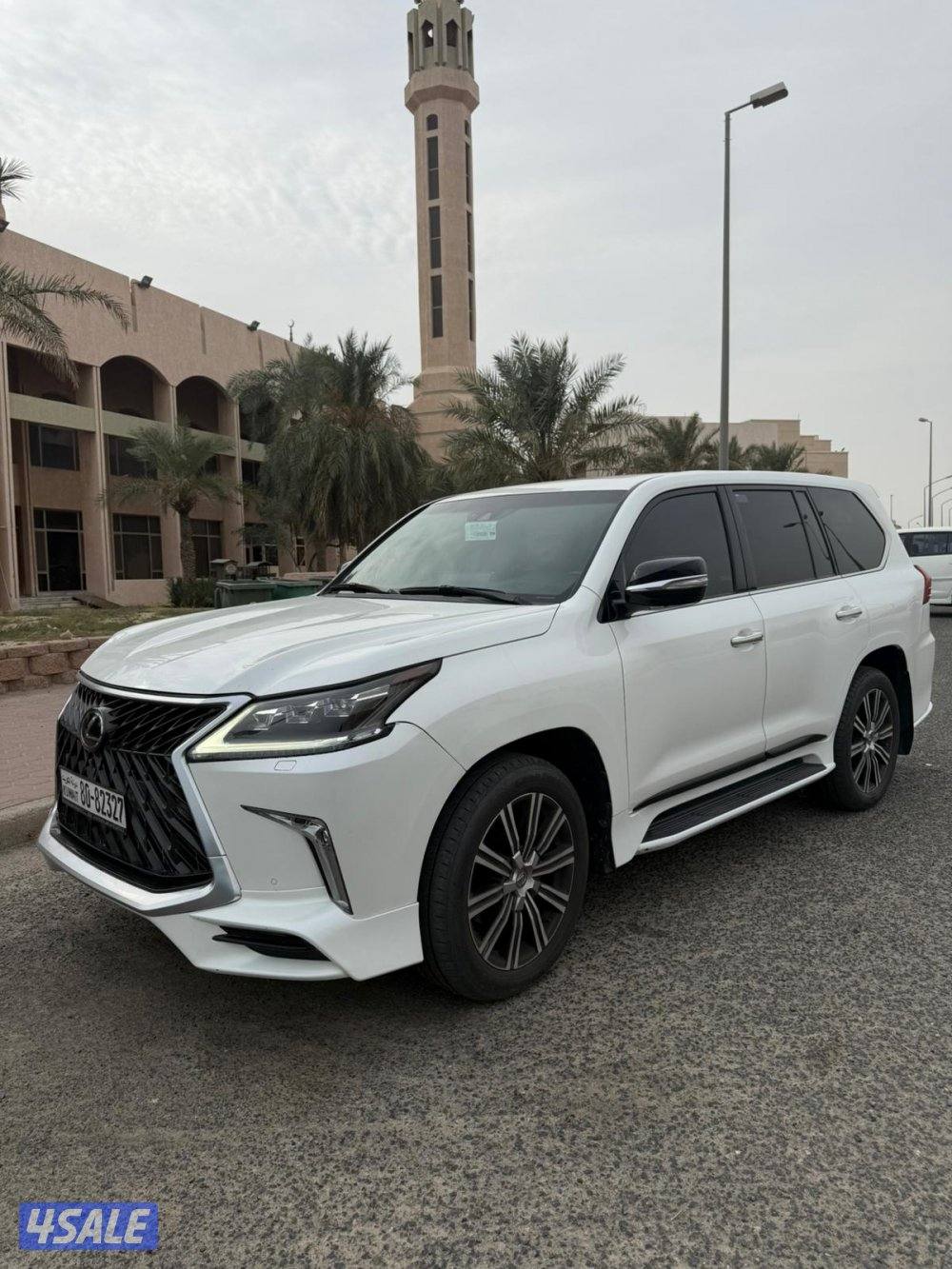 لكزس LX570 ٢٠١٦ وارد الخليج عداد ٢٣٠ ألف شرط الفحص البدي قطعتين0