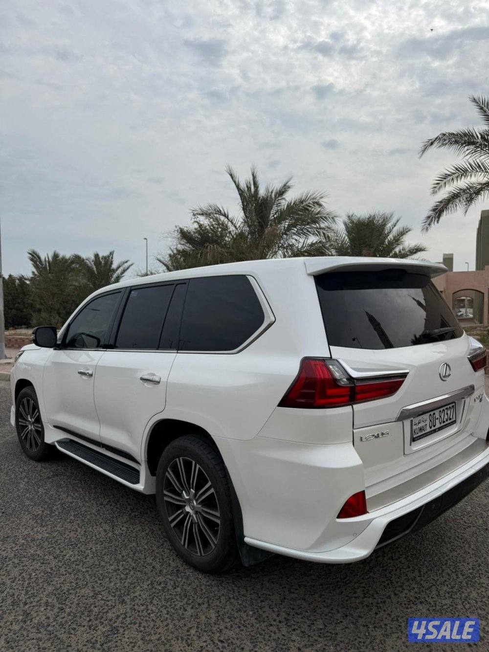 لكزس LX570 ٢٠١٦ وارد الخليج عداد ٢٣٠ ألف شرط الفحص البدي قطعتين1